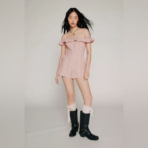 Kimchi Blue Jeena Eyelet Off The Shoulder Romper - Picture 4 of 14